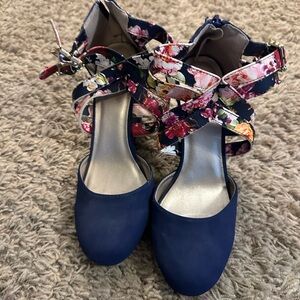 Qupid Navy Wedges with Floral Ankle Straps. Size 8/8.5